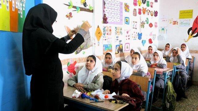 معایب حذف شرط بومی بودن معلمان در آزمون استخدامی بیش از معایب حذف شرط بومی بودن معلمان در آزمون استخدامی بیش از مزایای آن است