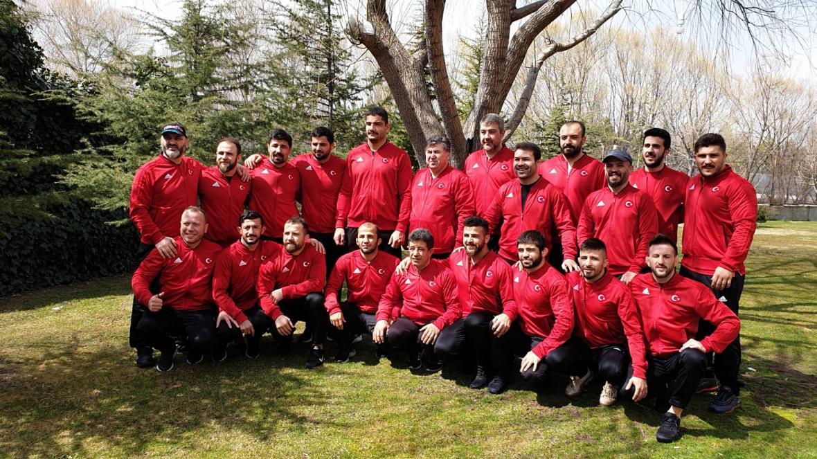 ترک ها با نامداران خود در رقابت های کشتی آزاد قهرمانی جهان