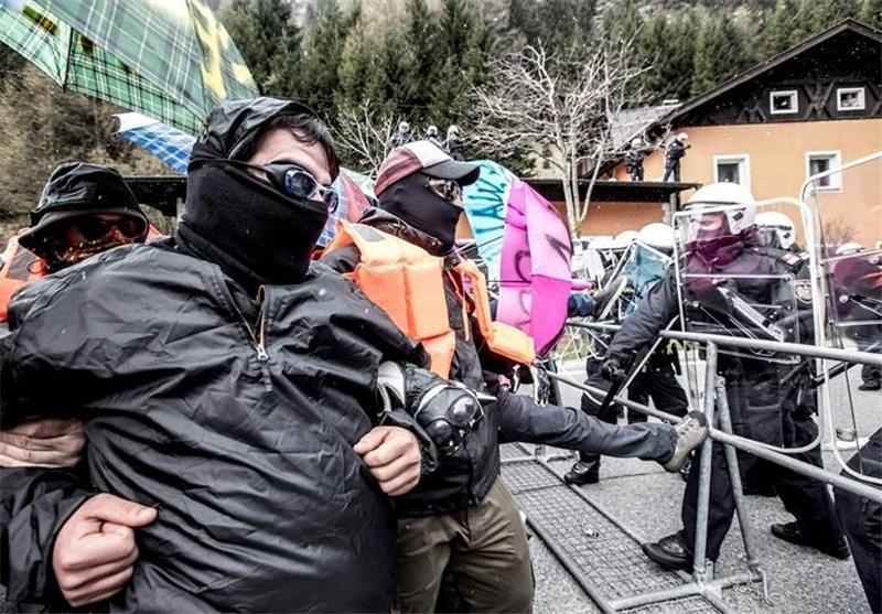 درگیری پلیس و معترضان به حصارکشی در مرز ایتالیا
