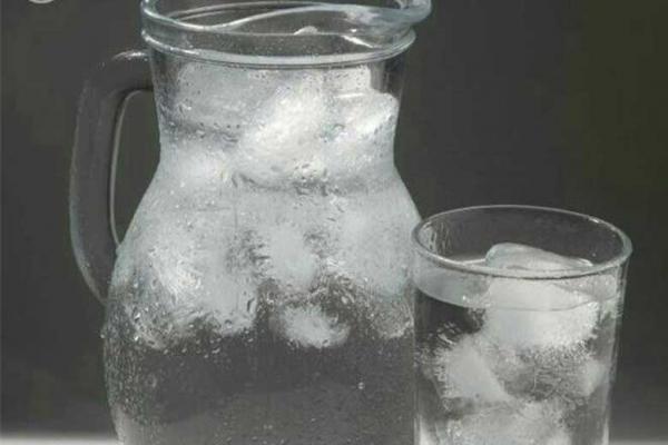 بایدها و نبایدهای نوشیدن آب در تابستان