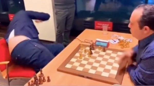 سقوط شطرنج باز لهستانی حین مسابقه شطرنج