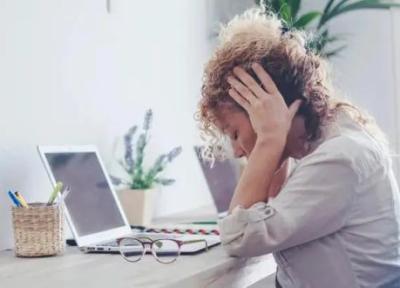 شکایت کارمند دورکار از شرکت به خاطر اجبار به روشن کردن وب کم؛ حق با چه کسی است؟